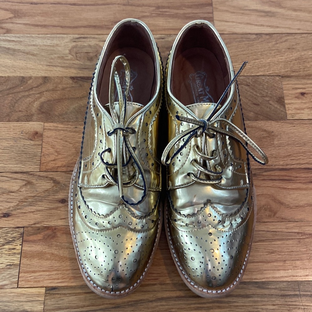 NWOT gold wingtips